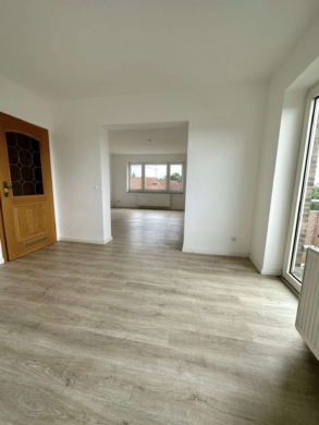 Renovierte 3,5 Zimmerwohnung im beliebten Stadtteil Stöckheim mit Balkon und Garage, 38124 Braunschweig, Wohnung