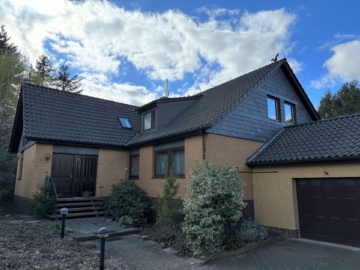 Freistehendes Einfamilienhaus mit großem Garten und 3 Garagen, genügend Platz für die ganze Familie, 38120 Braunschweig, Einfamilienhaus