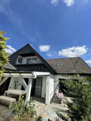 Broitzem: Großes Einfamilienhaus für eine Familie mit Garage und Stellplatz in guter ruhiger Lage, 38122 Braunschweig, Einfamilienhaus