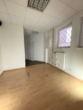 Büro - Laden mit großen Schaufenstern an viel befahrender Straße im östlichen Ringgebiet