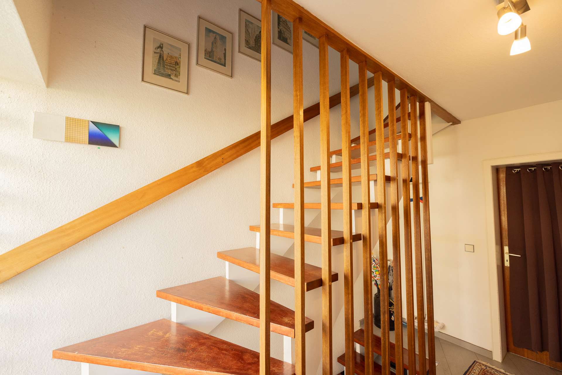 Treppe ins Obergeschoss