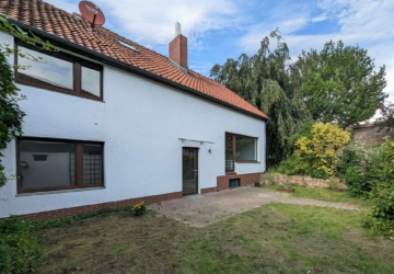 Einfamilienhaus mit Garten und Doppelgarage in zauberhafter Umgebung, 38124 Braunschweig, Einfamilienhaus
