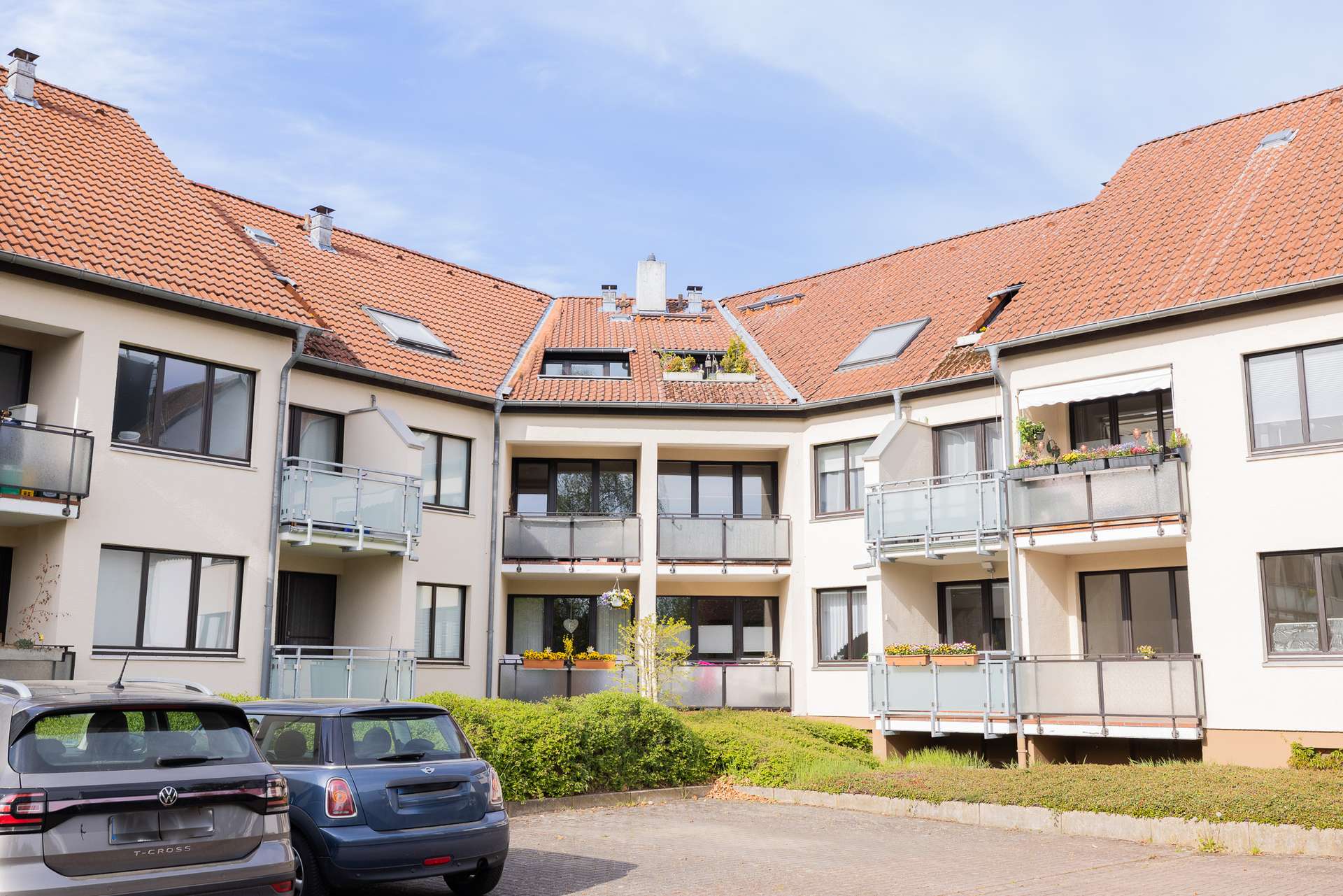 Hausrückansicht und Stellplatz