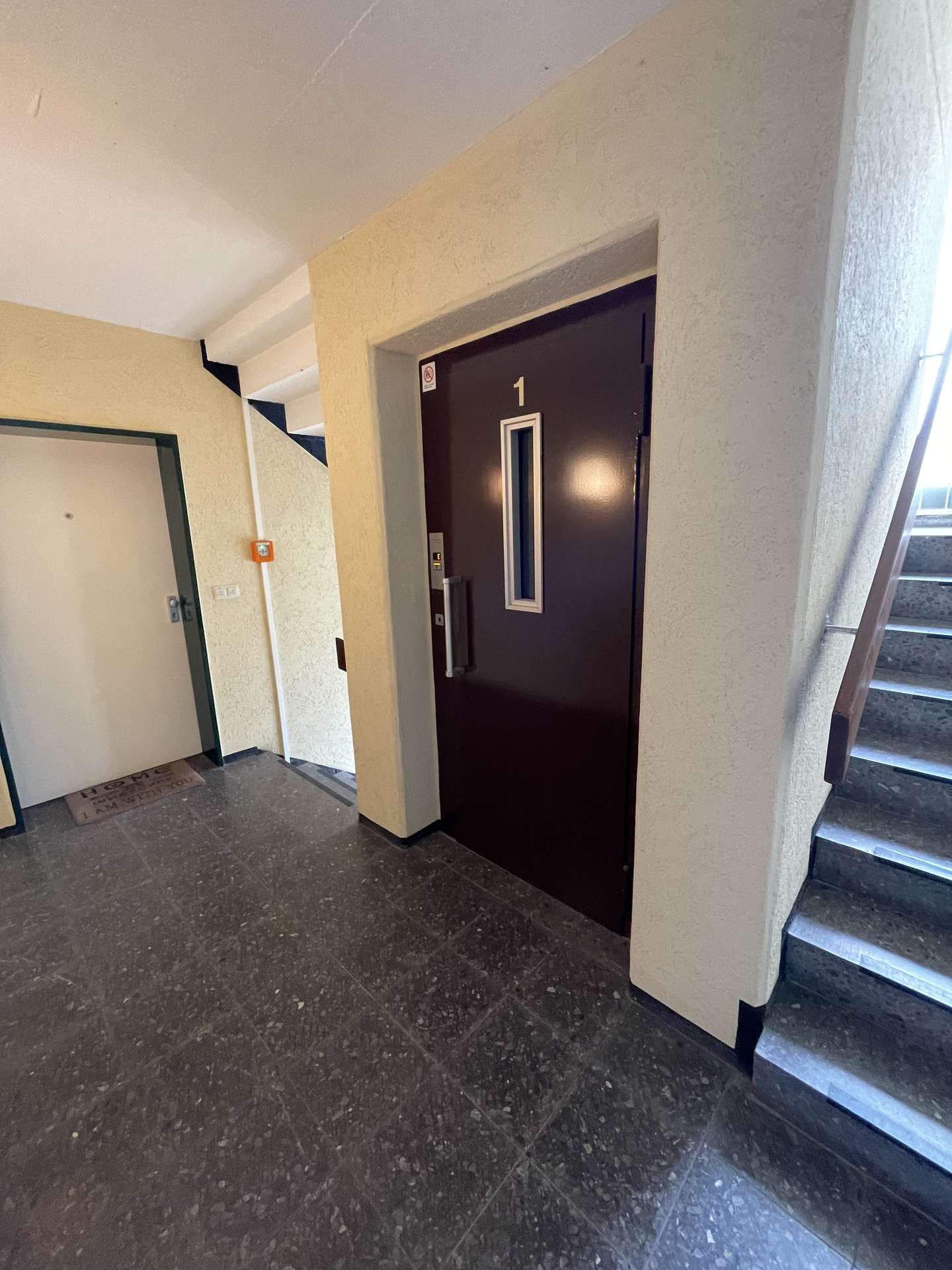 Treppenhaus Fahrstuhl