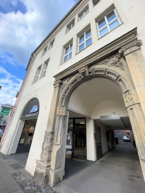 Renovierte 2 Zimmerwohnung mit riesiger Wohnküche direkt am Altstadtmarkt, 38100 Braunschweig, Wohnung
