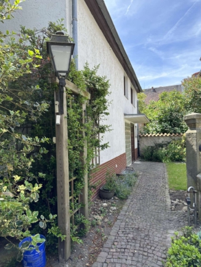Einfamilienhaus mit Garten und Doppelgarage in zauberhafter Umgebung, 38124 Braunschweig, Einfamilienhaus