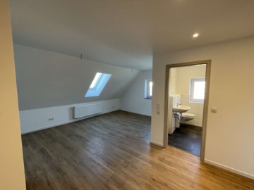 Renovierte 2-Zimmer Dachgeschosswohnung im Süden von Braunschweig, 38122 Rüningen, Dachgeschosswohnung