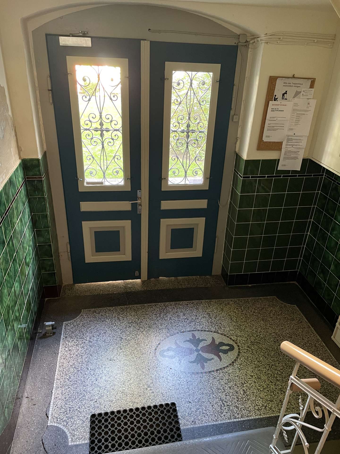 Haustür-Treppenhaus