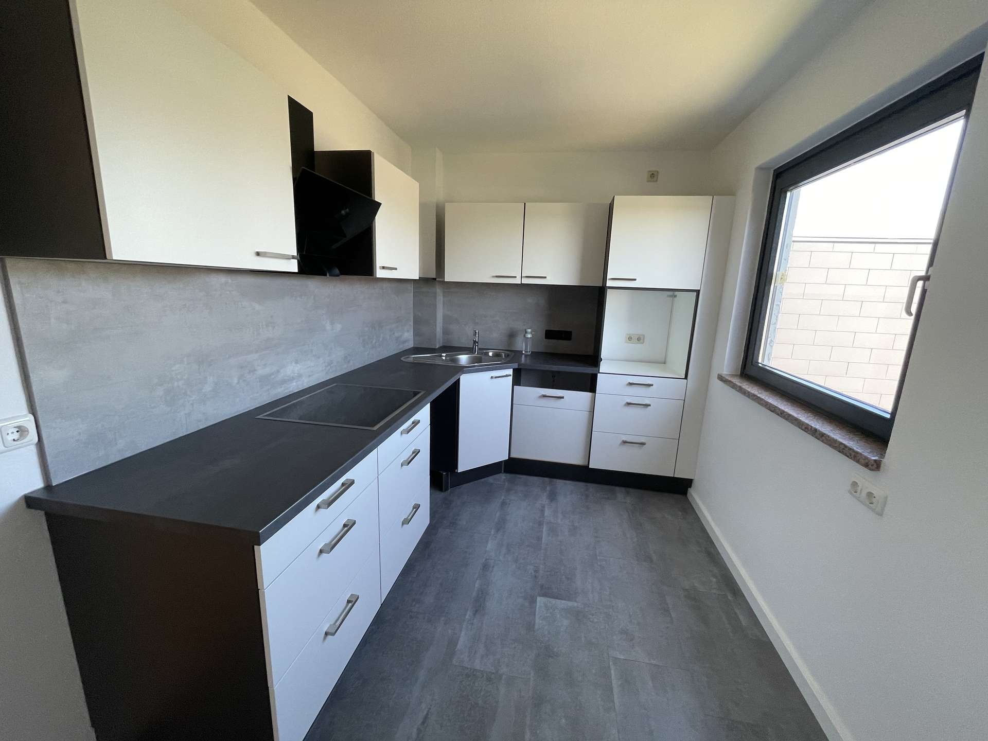 EBK ohne Geräte, nur Kochfeld