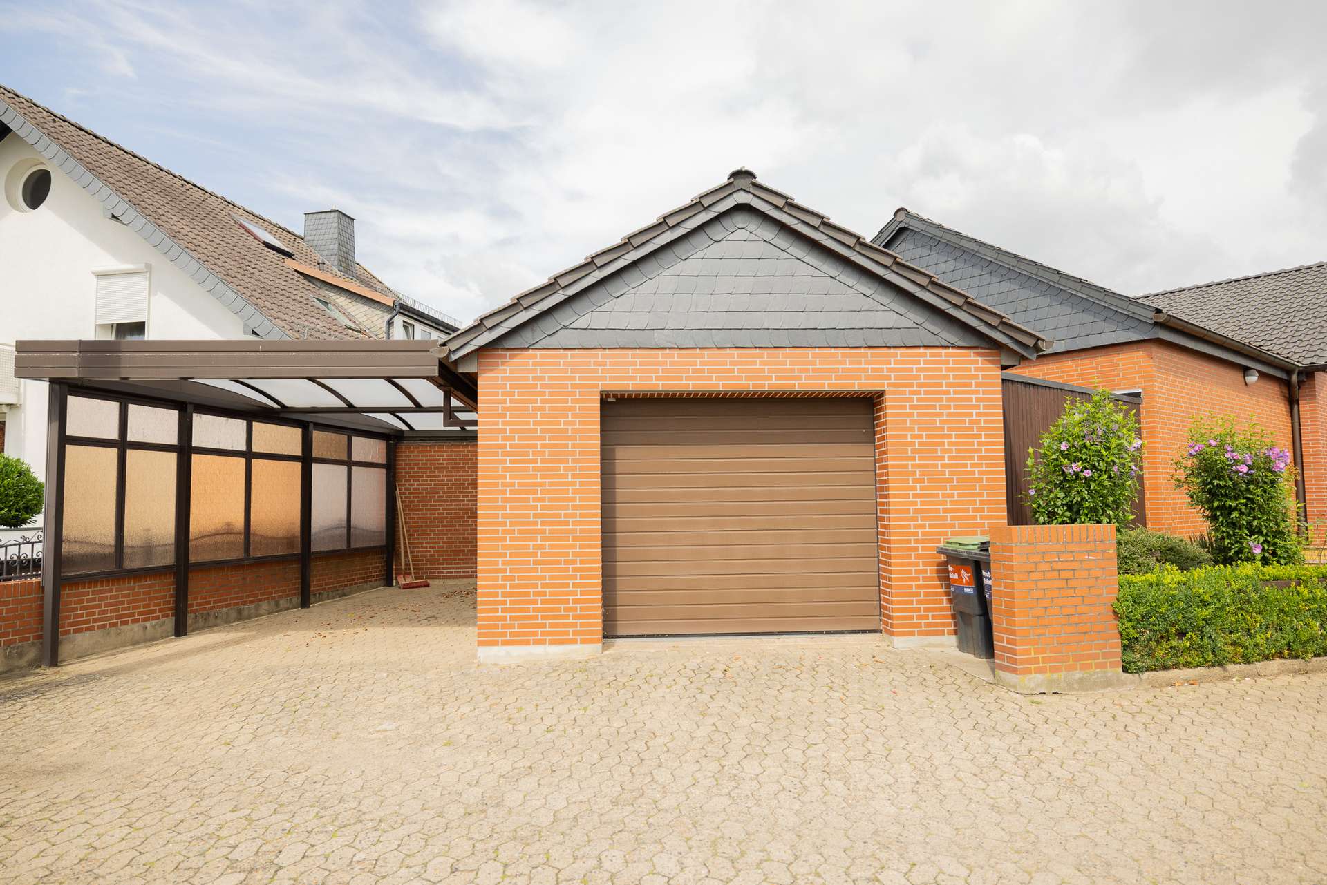 Garage und Carport
