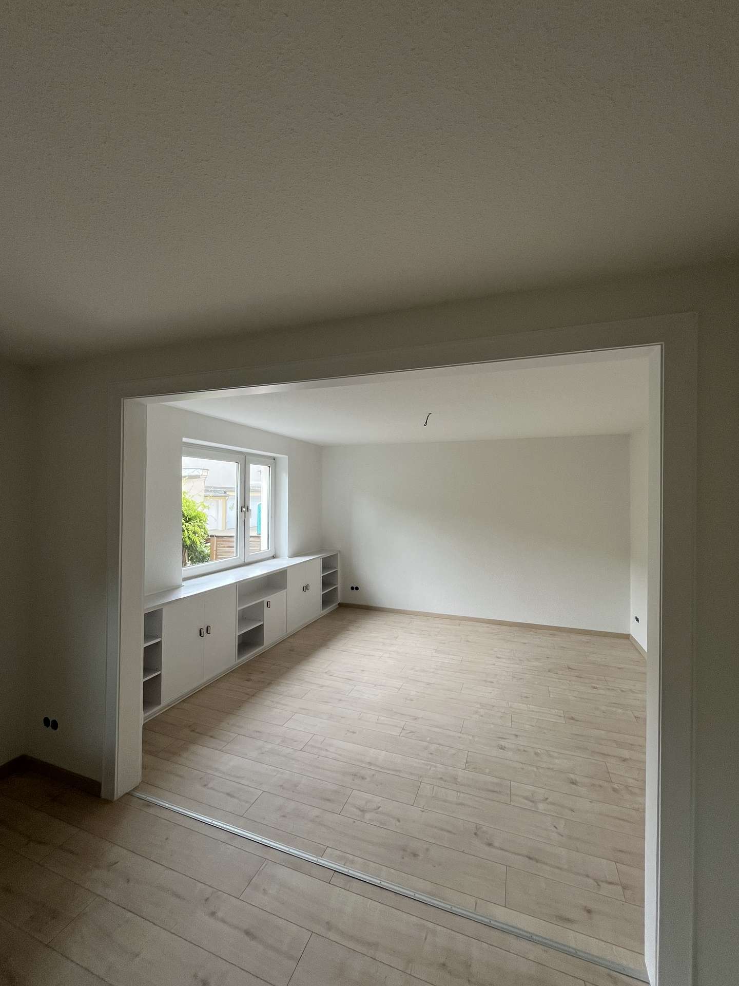 Blick von Zimmer 2 in Zimmer 1